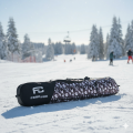 Pokrowiec na deske snowboard zapewniajacy komfort i wygode do transportu snowboardu moro